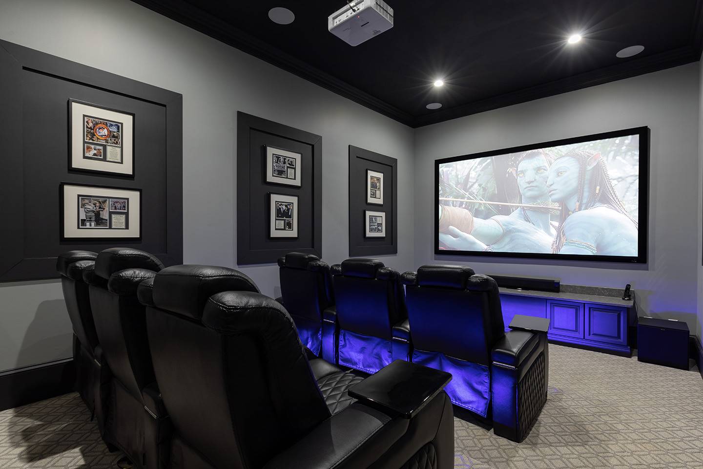 [amenities:theater-room:2] Theater Room