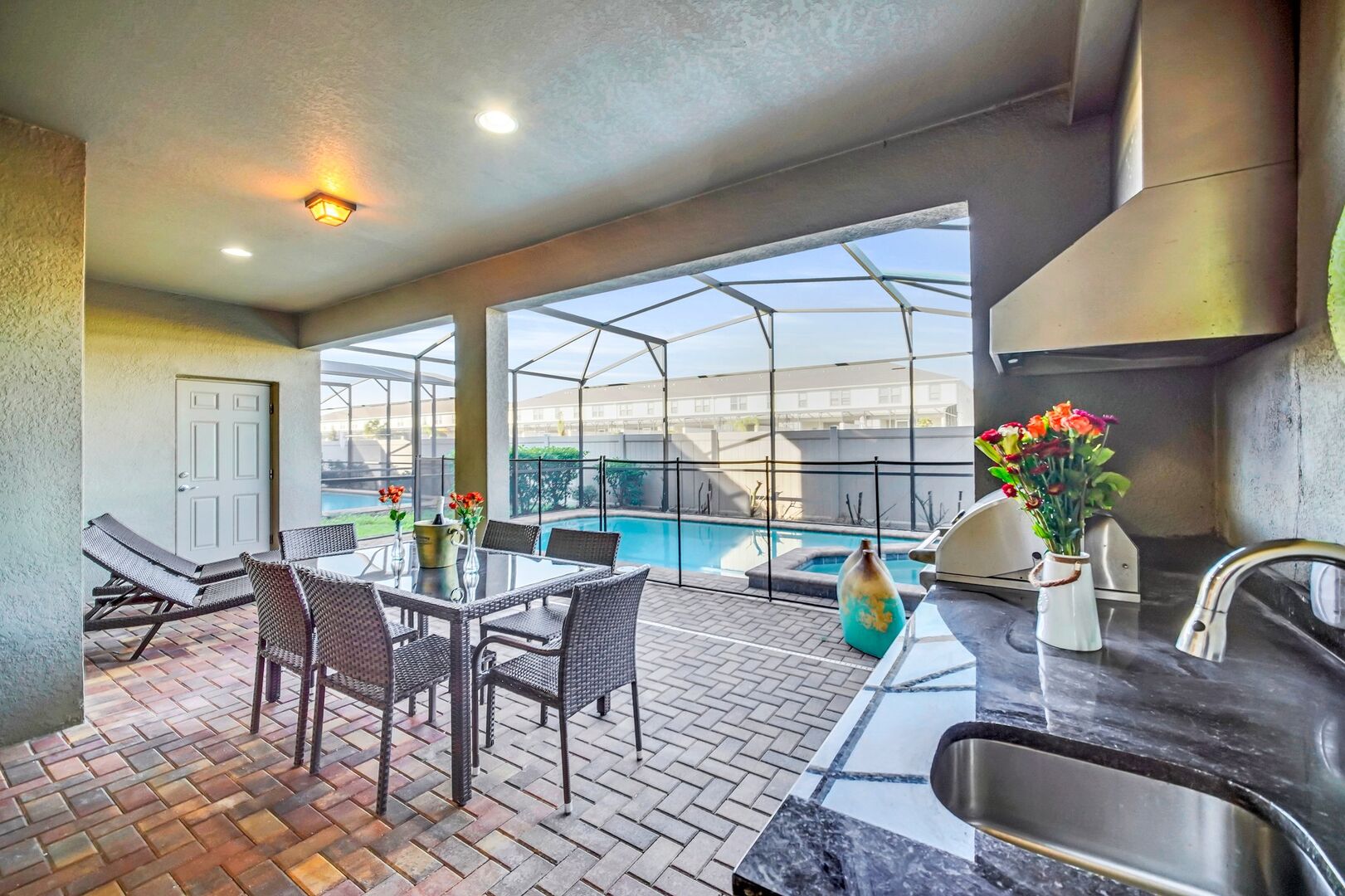 Enjoy a family barbecue or a relaxing time in the private pool!