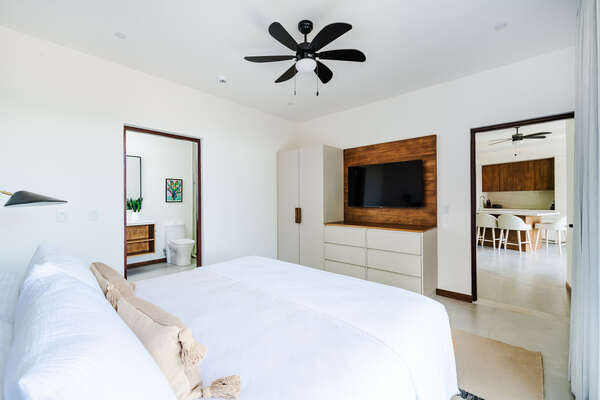 #4. Welcome to Pure Comfort with a Smart TV, AC, Ceiling fan and a Closet