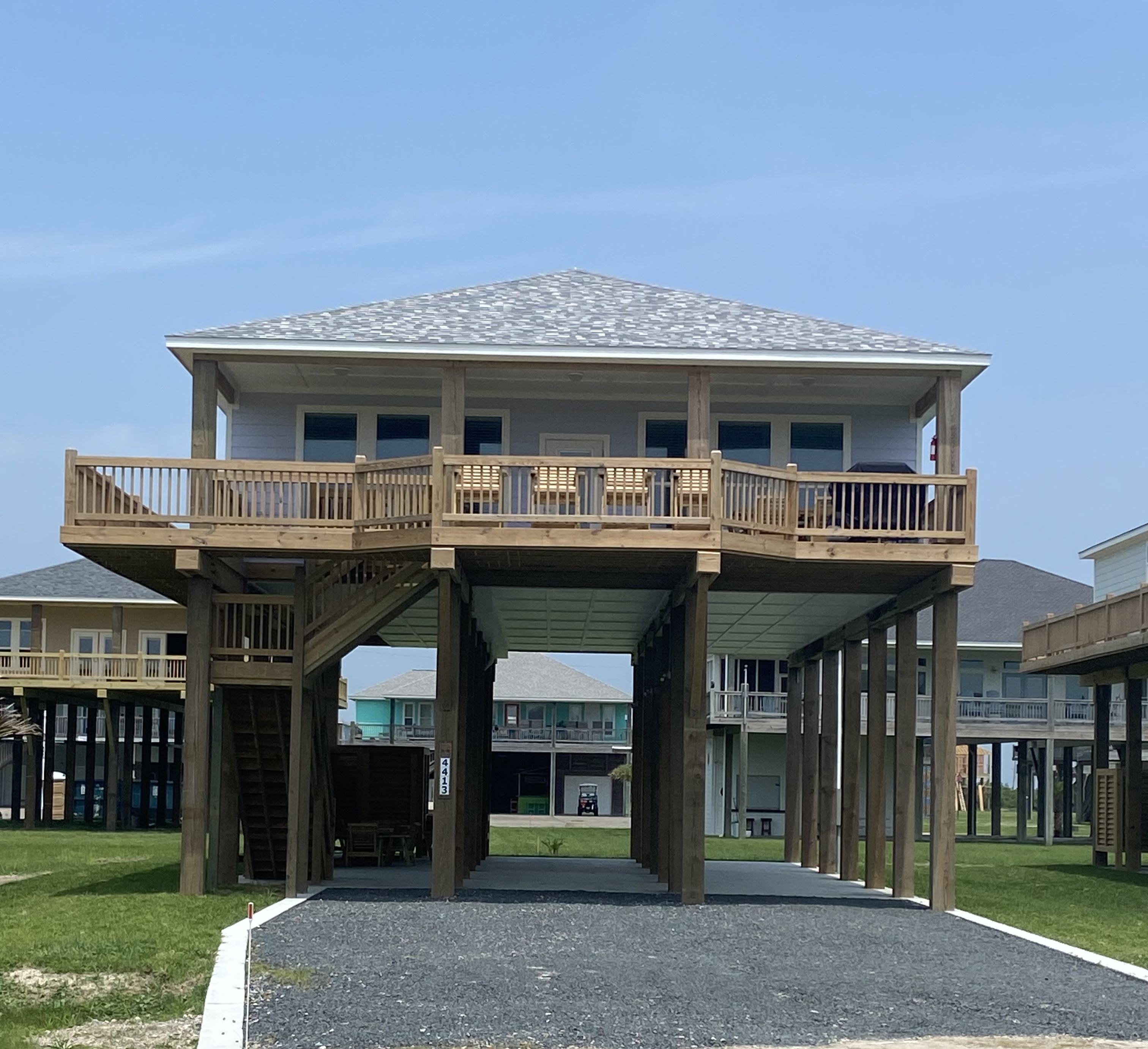 The Kraken, Brand New! 4 BR and 3.5 BTH, Ocean View, Awesome Deck