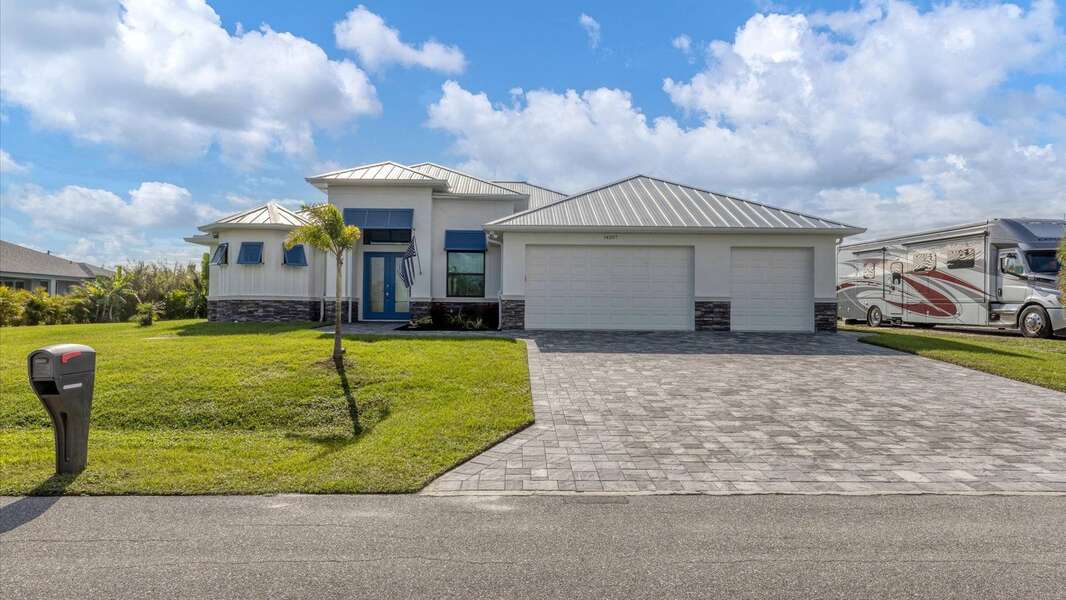 Beautiful South Gulf Cove home with room for a rig on the side lot