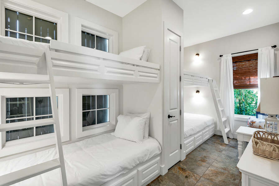 Bunkroom with 2 twin over twin built in bunk Sets with brand new mattress (first level)