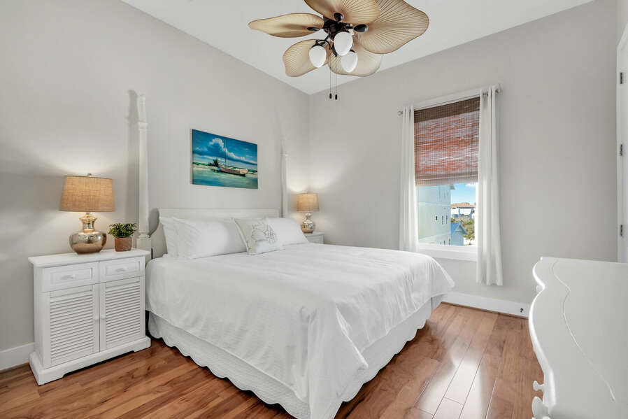 Second king master suite with new mattress (third level)