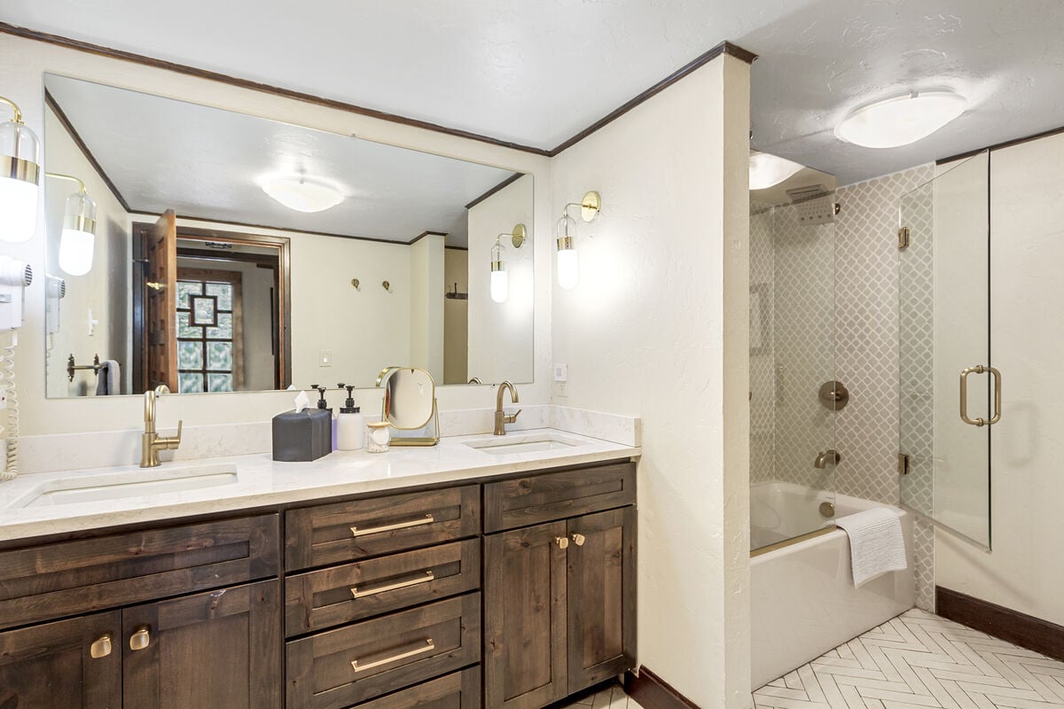 This large bathroom serves the two east wing bedrooms. Modern, crisp and refined.  Located at the bottom of the stairs shared between the king and king loft room (these rooms are upstairs)