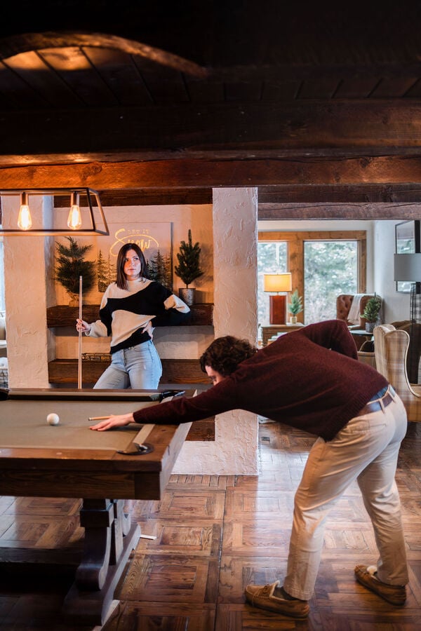 Billiards and Leisure Challenge your companions to a game of pool in this dedicated space, where leisure and luxury intertwine to offer an unmatched holiday experience. 