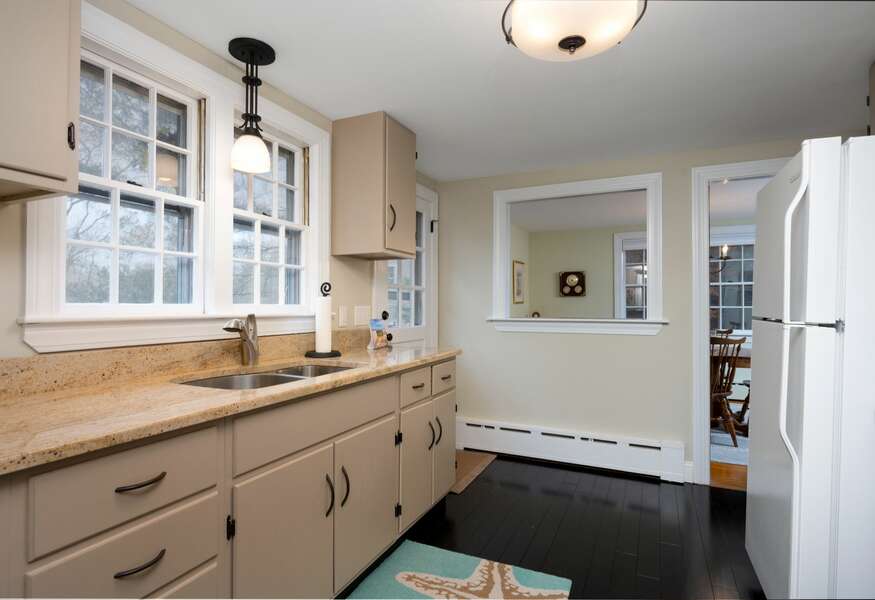 Quaint, beachy kitchen - 177 Old Stage Road Centerville Cape Cod - Family Tides - New England Vacation Rentals