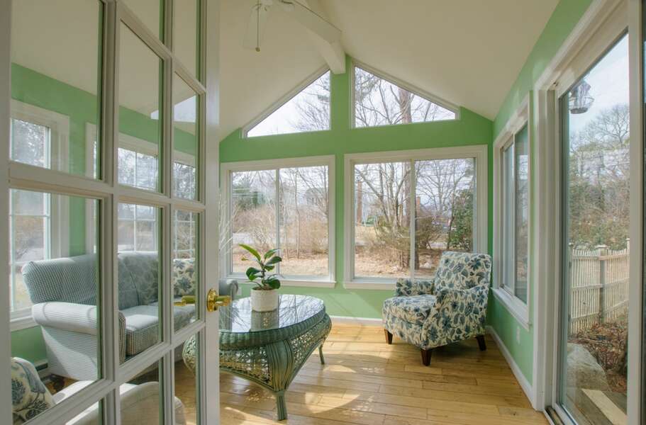 Bright sun room off of the main Livingroom with slider leading into the backyard.