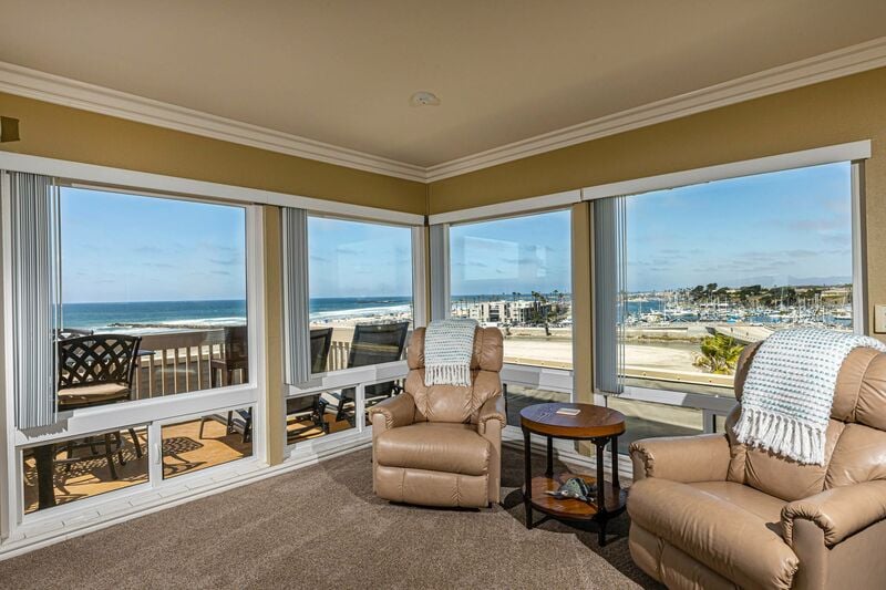Corner unit with extra windows and views