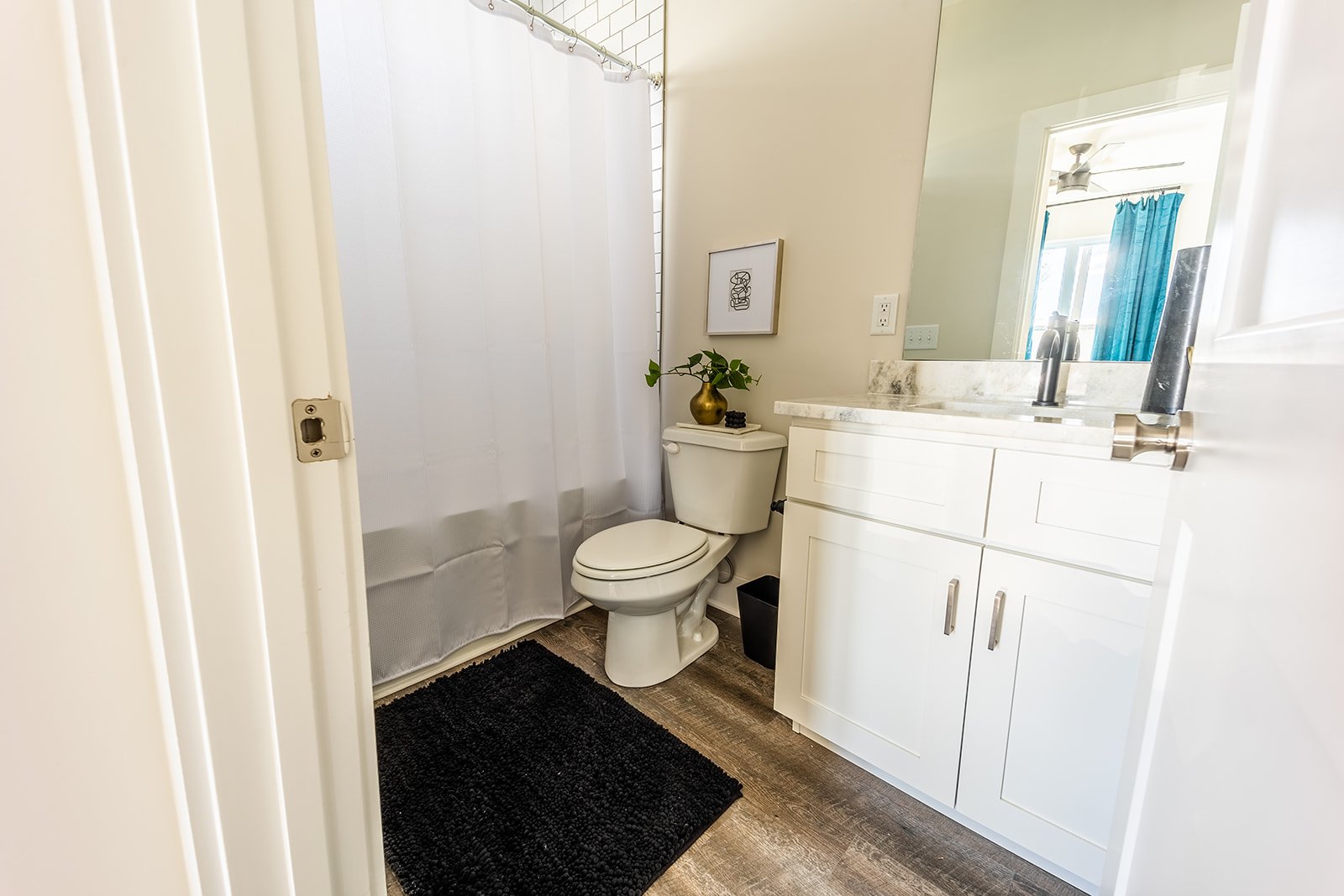 4th Bedroom En-Suite Full Bathroom featuring Single Vanity and Shower/Tub Combo (1st Floor)