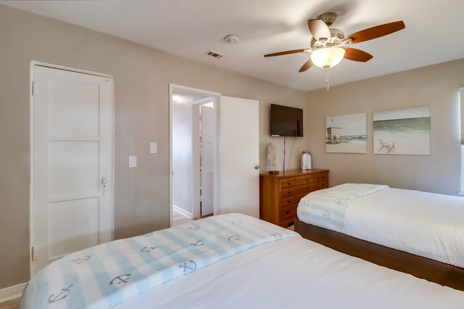 Lower level guest bedroom with 2 queen beds