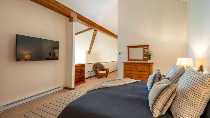 Upper Level - Primary Loft With King Bed & Ensuite