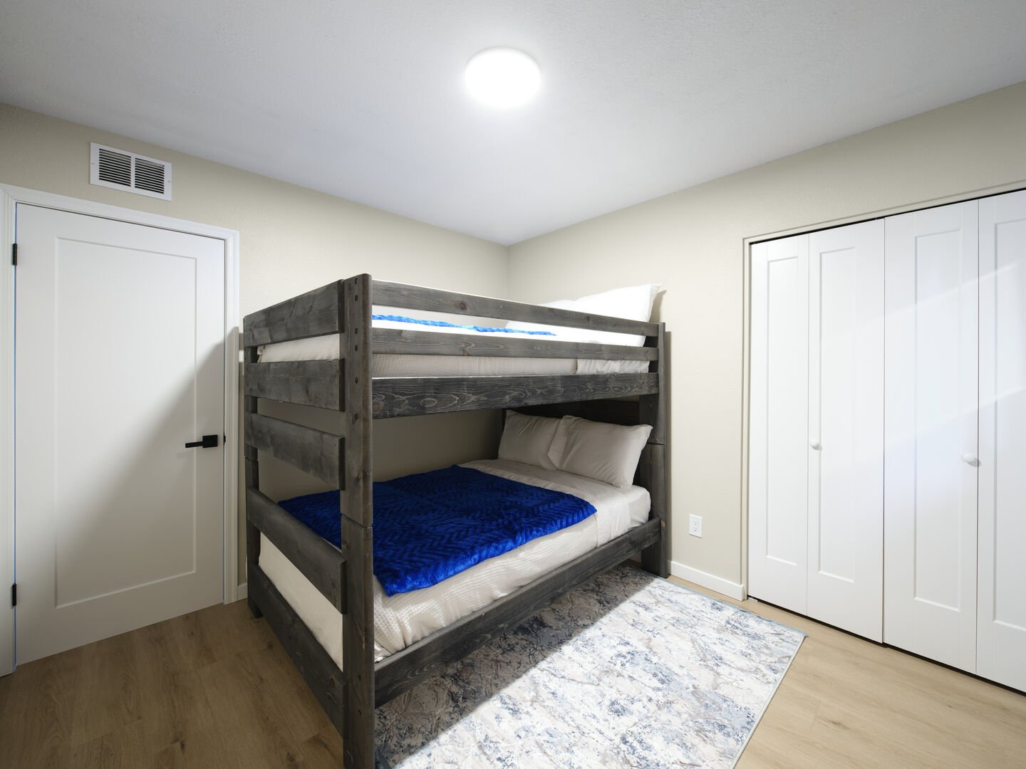 5th bedroom with full sized bunk beds
