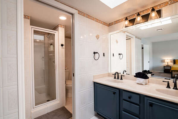 Master En Suite Bathroom with Shower