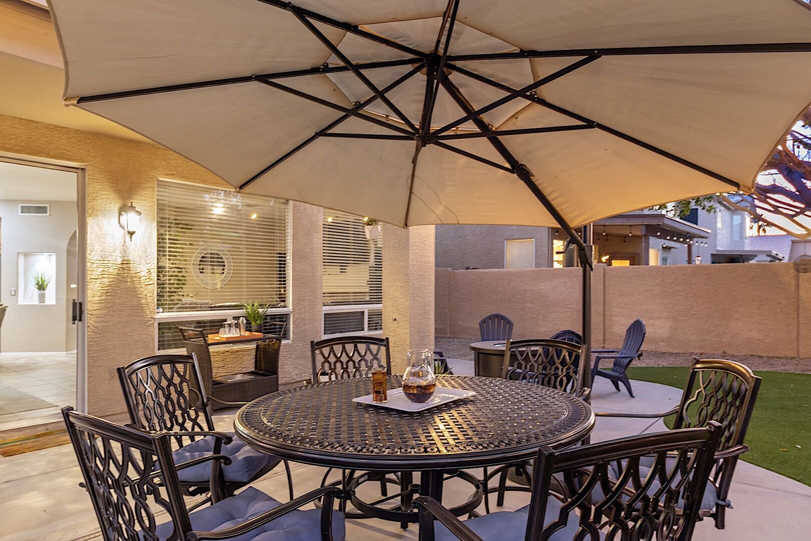 Outdoor dining area seats 6
