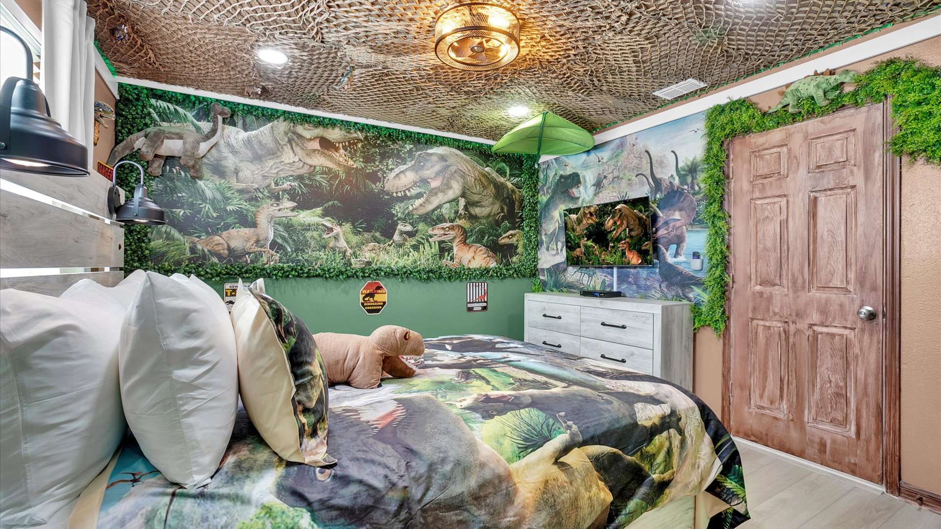 Queen Bedroom 5 Upstairs
Shared Bathroom
Jurassic Park Theme