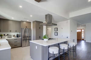 Fully equipped kitchen with breakfast bar seating