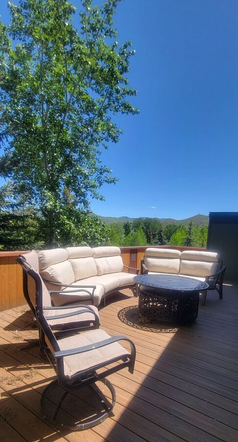 Furnished upper level patio