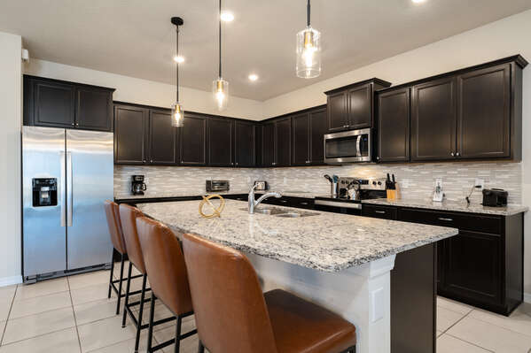 Gorgeous kitchen with breakfast bar seating for 4
