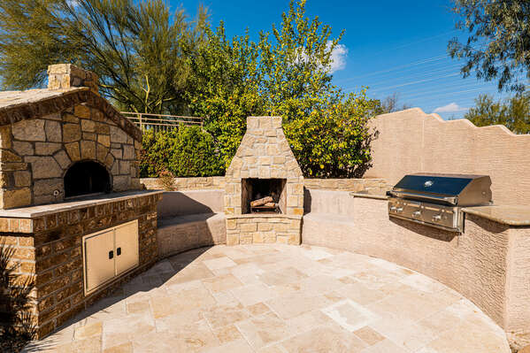 Stone Pizza Oven, Gas Fireplace and Built in BBQ!
