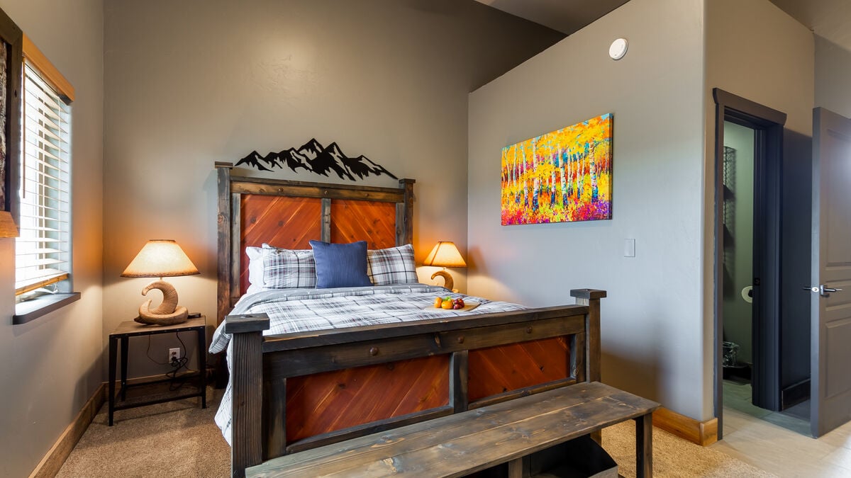 Room 8 on the third floor of the lodge is a luxurious and comfortable space, featuring a one-of-a-kind Custom queen-size bed with a plush Goose down comforter and an amazingly comfortable mattress. The bed provides a delightful ambiance!