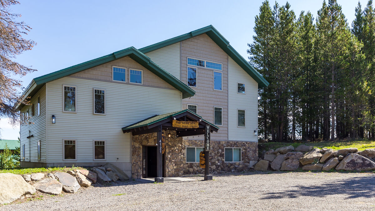 Consider scheduling your next family reunion, birthday or annivesary celebration, or holiday get-together at this amazing lodge!  We can comfortably sleep up to 34 guests. Get ready for a delightful stay at The Bear Den Lodge!