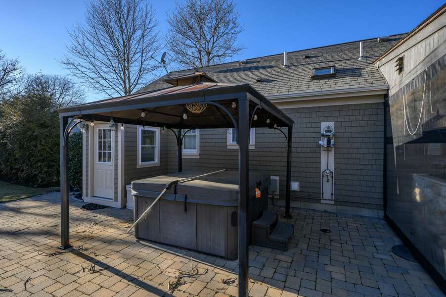 Large covered above ground hot tub - 176 Sudbury Lane Hyannis Cape Cod - Family Tides - NEVR