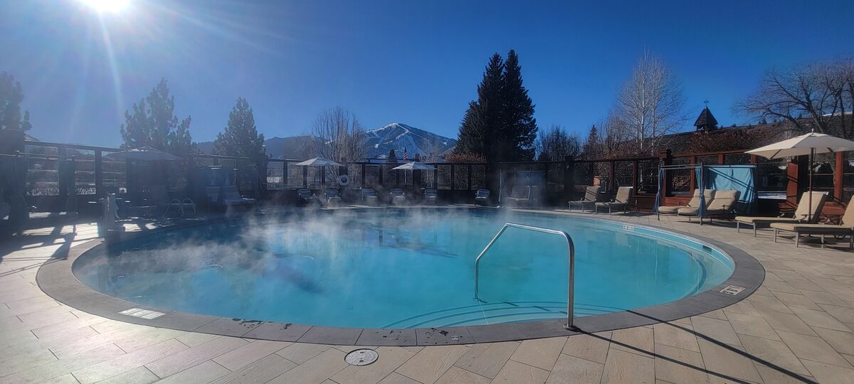 Includes free guest passes to Sun Valley Inn hot tub and Village Olympic Pool in summer
