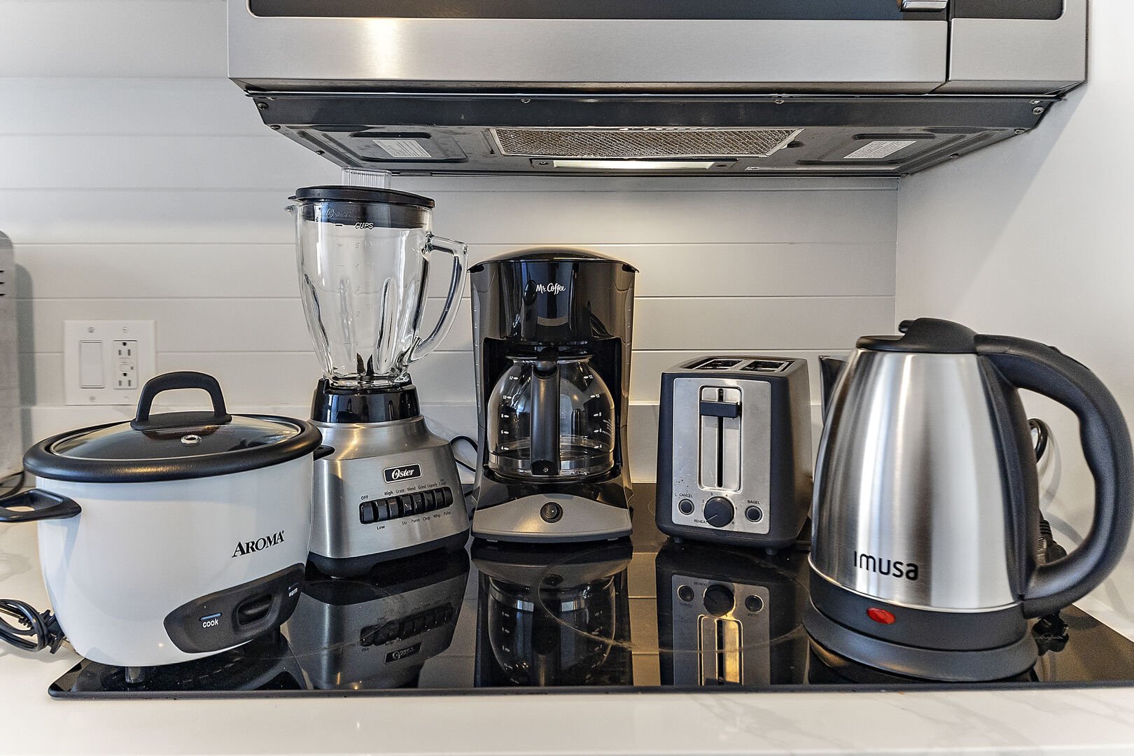 Kitchen with rice cooker, blender, coffee maker, toaster, kettle