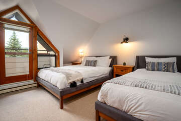 Upstairs bedroom with queen bed & twin bed