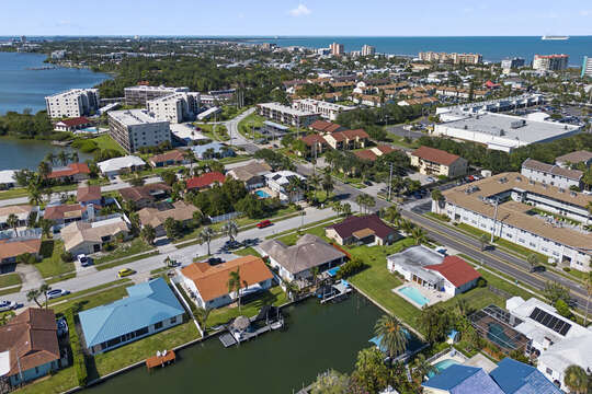 Close to the intercostal rivers and ocean!