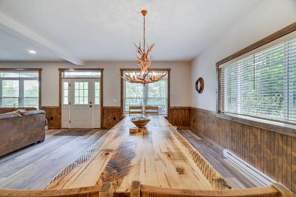 Rustic, Yet Elegant!
The Antler Chandelier and Hand Carved Table in the Dining room are Giving Woodsy, Yet Chic.