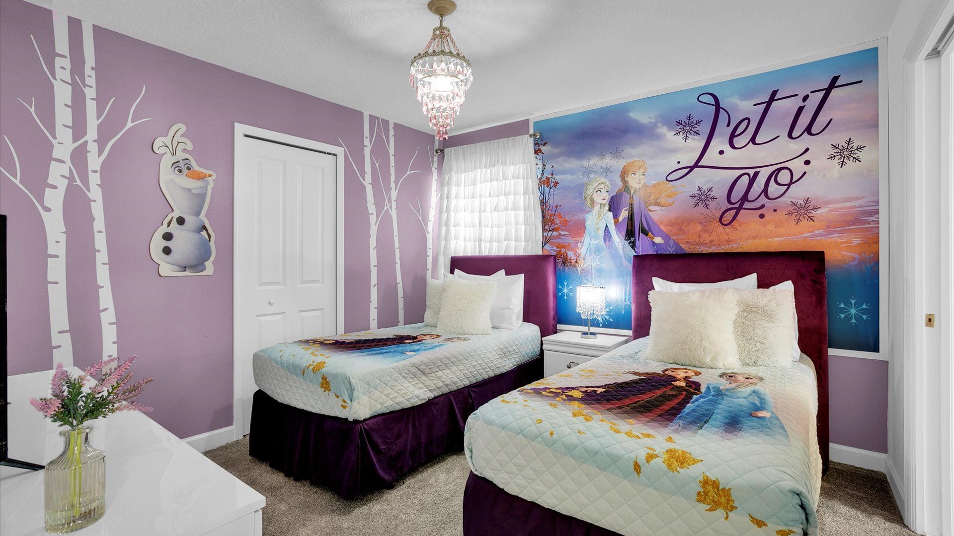 Two Twins Bedroom 4 Upstairs
Shared Bathroom
Frozen Theme