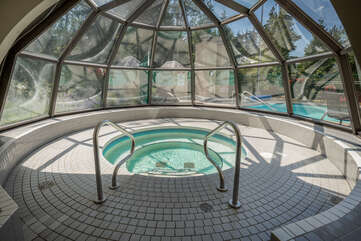 Common area hot tub & pool