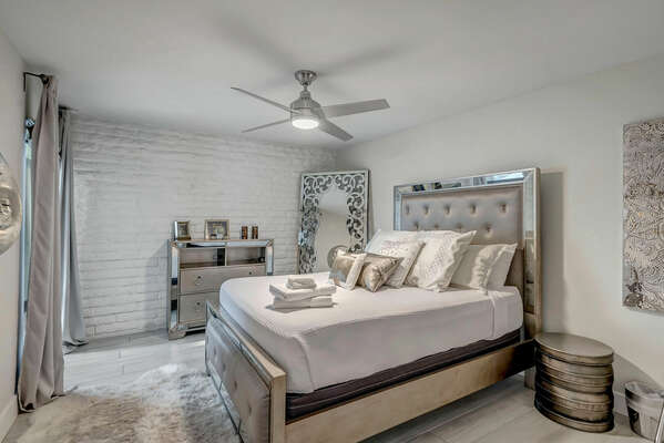 Casita 2- Separate Bedroom with Queen Bed