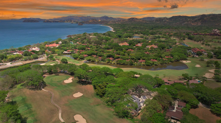 Stay at Casa Breeze and enjoy access to a world-class 18-hole golf course
