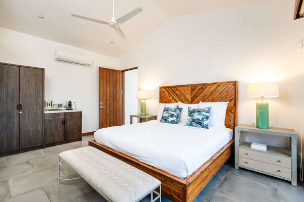 Suite 4: King-bed, AC and TV.