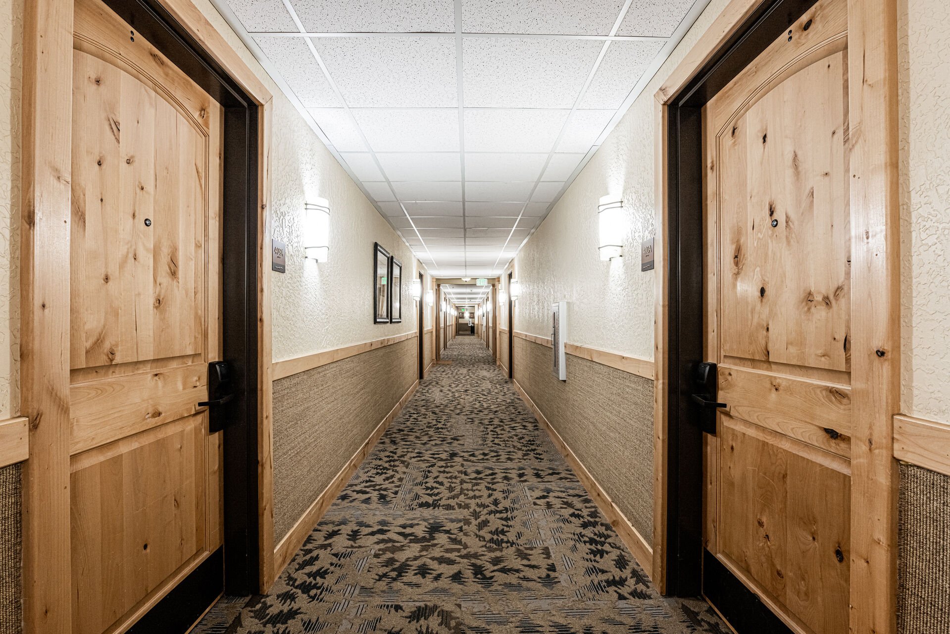 Silverado Lodge hallway to entry into 411ABC