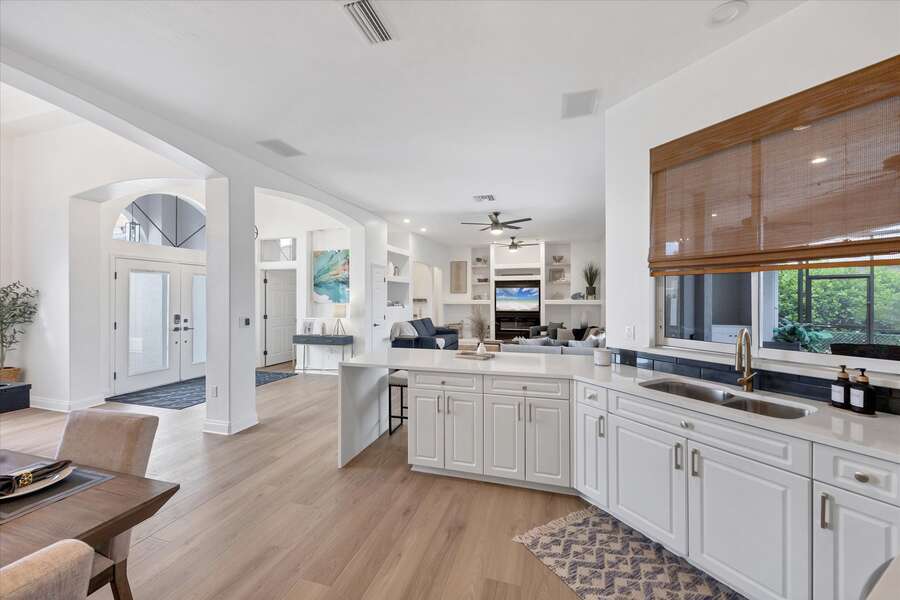 Spacious and bright kitchen