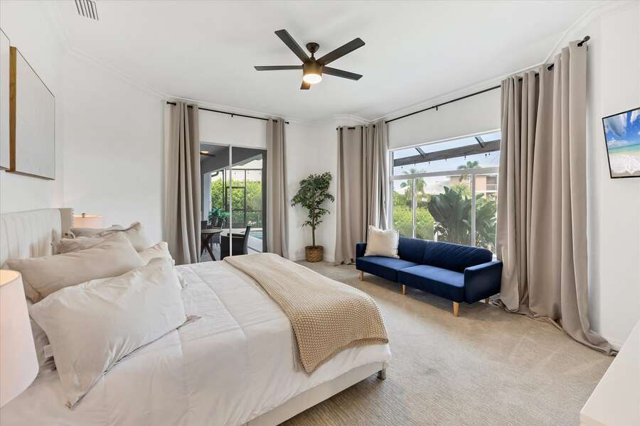 King master bedroom with lanai access