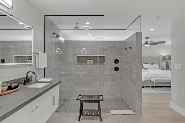 Master Bathroom Large Walk in Shower with Dual Shower Heads