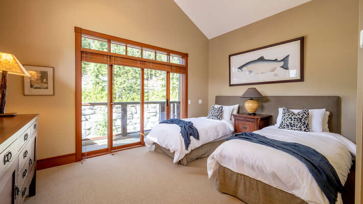 Upper Level - 2nd Bedroom With King Bed Or 2 Twin Beds, Private Balcony & Ensuite