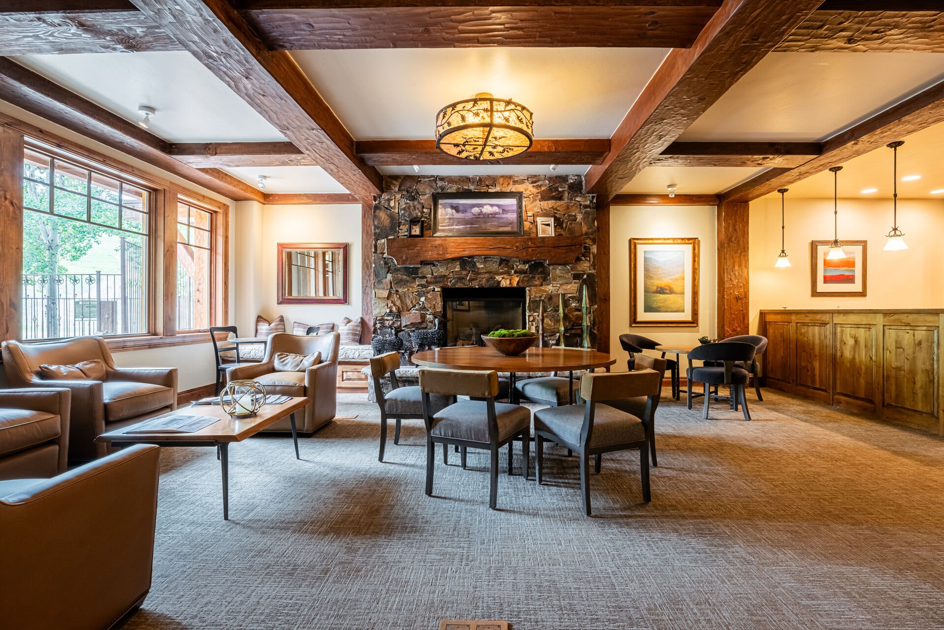 The Grand Lodge Skier's Lounge
