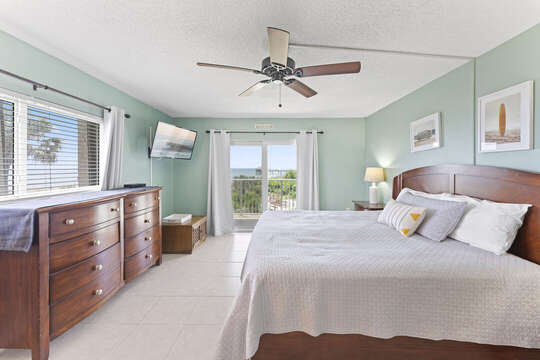Direct balcony access from the master bedroom!