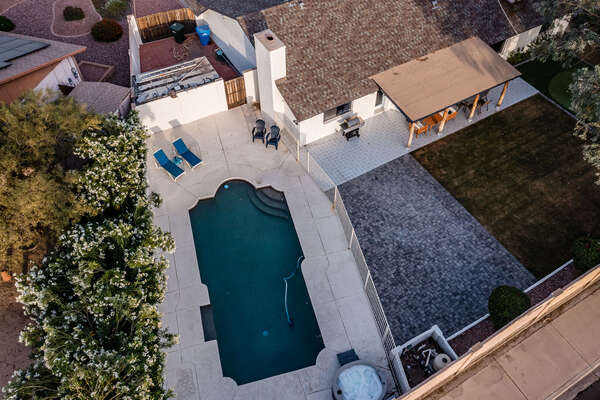 Private Pool & Hot Tub, Putting Green and Plenty of Room for Entertaining!