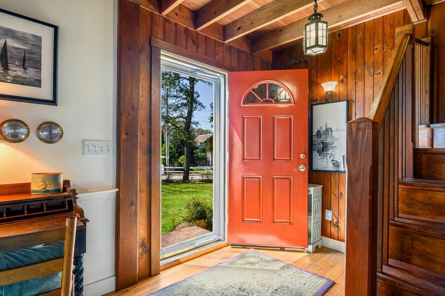 Formal entry area with nearby desk for remote work - 18 Beach Road West Harwich - Cape Cod - Beach Plum Cottage - NEVR