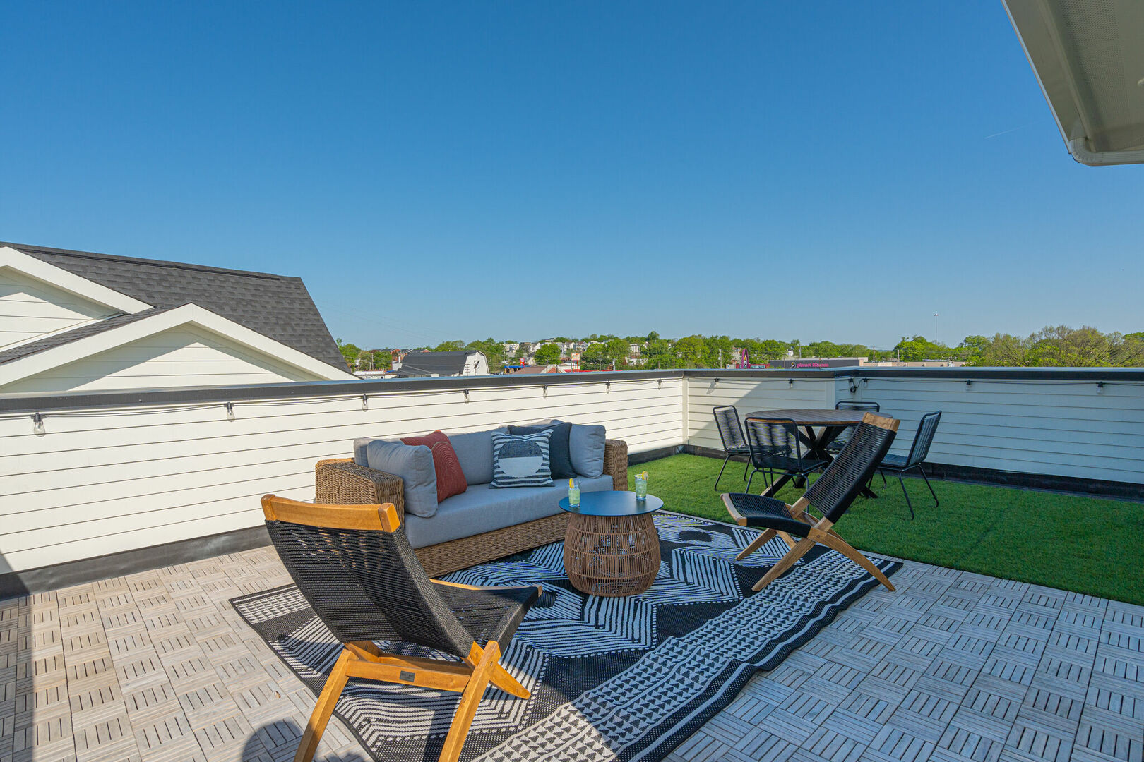 2nd Unit, 4th Floor: Rooftop deck with multiple lounging areas and views!