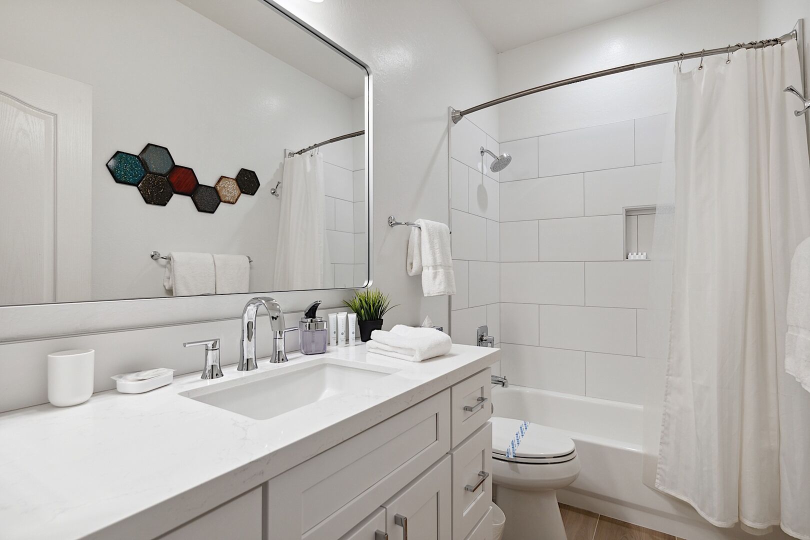 Second Bathroom - Tub & Shower Combo