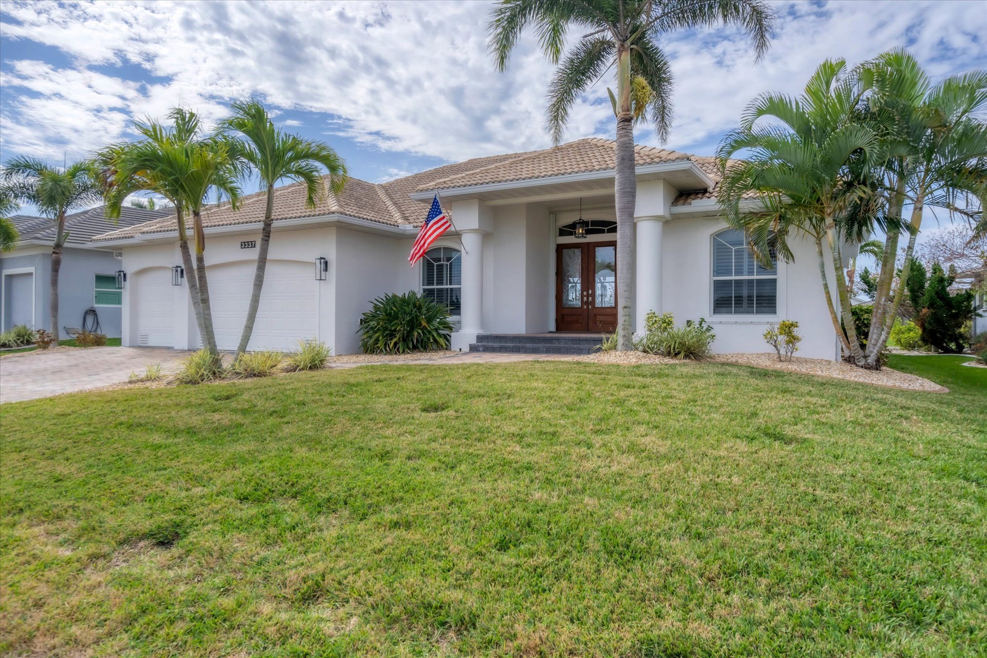 Gorgeous Punta Gorda Isle pool home with private pool/spa on canal