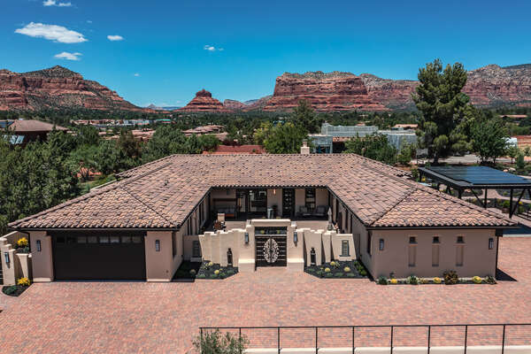 High End Luxury Retreat with Red Rock Views and Peaceful Mediation Garden!