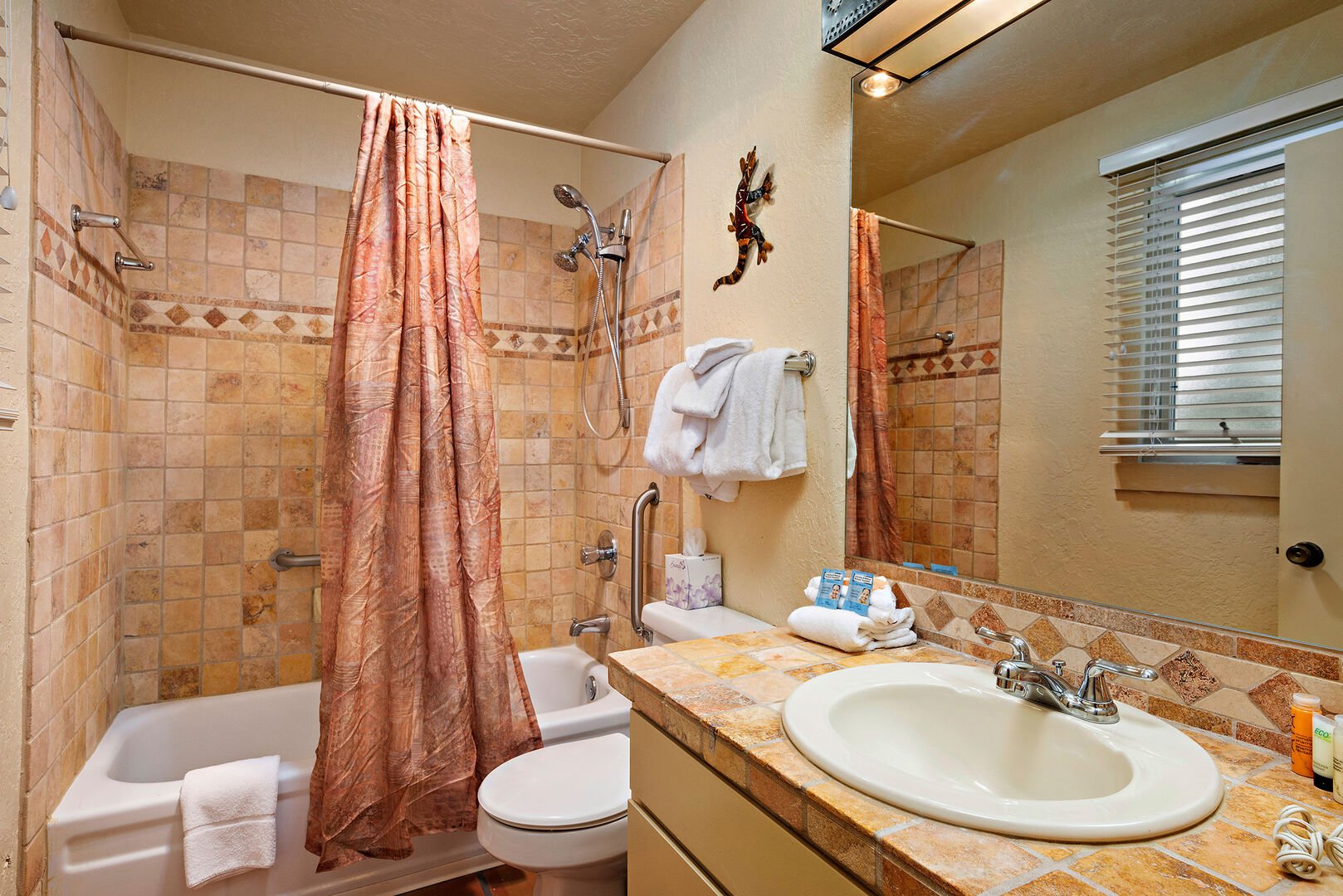 Primary Bathroom with Bathtub/Shower Combo